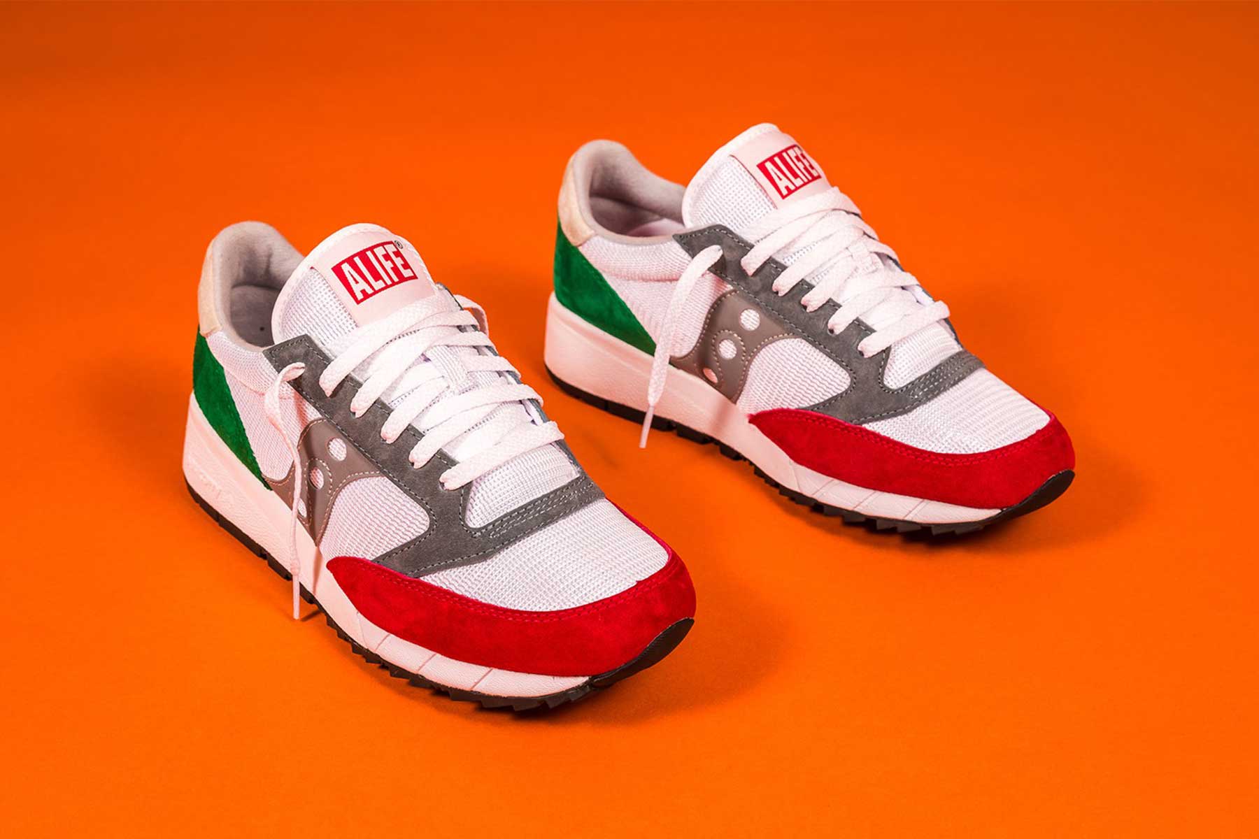 ALIFE has partnered with Saucony to release updated designs on the Jazz ’91. The streetwear brand and Saucony have linked up to present the Jazz ’91 model.