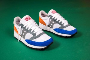 ALIFE has partnered with Saucony to release updated designs on the Jazz ’91. The streetwear brand and Saucony have linked up to present the Jazz ’91 model.