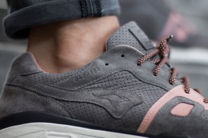Germany’s asphaltgold is back with part two of its “Katz & Mouse” pack, introducing the “Mouse” alongside KangaROOS. After the ‘Katz’ Omnirun was launched at the beginning of April, the German store now releases the natural counterpart to this cat-inspired shoe.